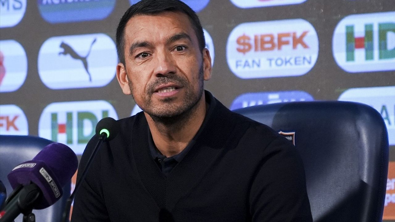 Van Bronckhorst: Göztepe Maçında Galibiyet Hedefliyoruz