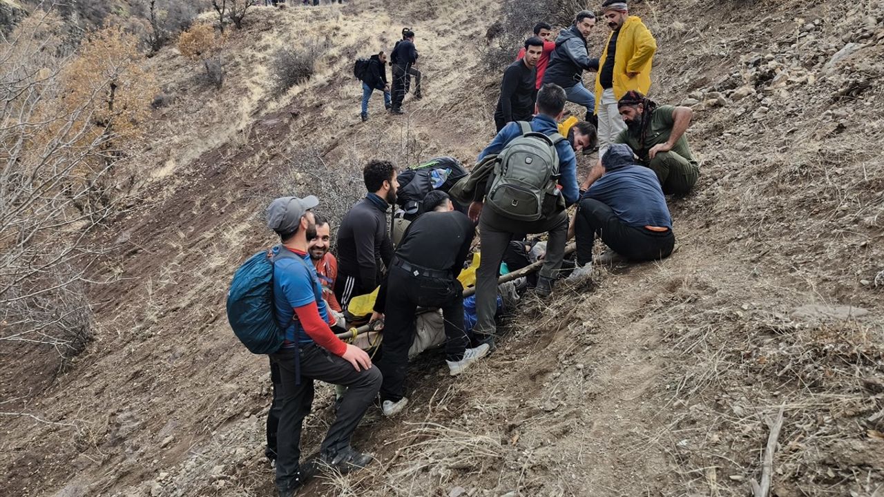 Van'da Dağcı Arkadaşlarının Cesareti Kazayı Unutturdu