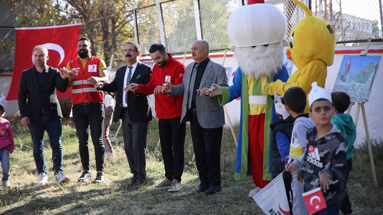 Van'da Kızılay Haftası Etkinliği: Öğrenciler ve Özel Gereksinimli Çocuklar İçin Eğlence Dolu Bir Gün