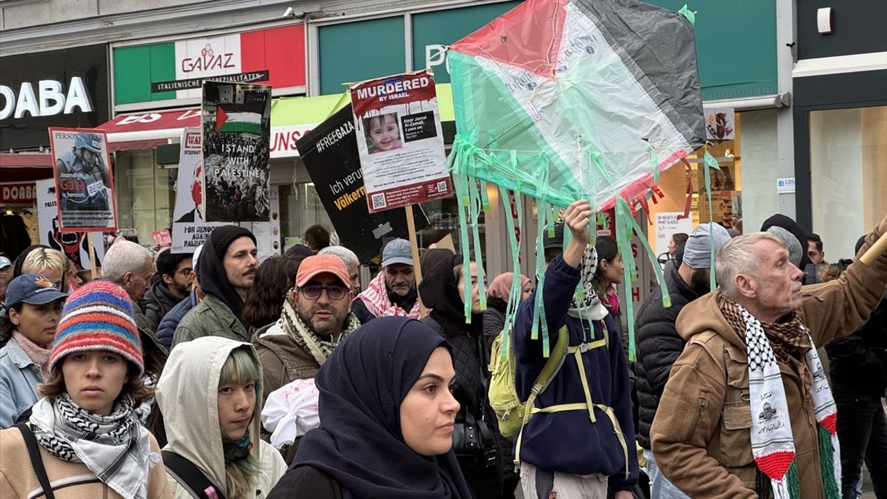 Viyana'da İsrail Saldırılarına Protesto