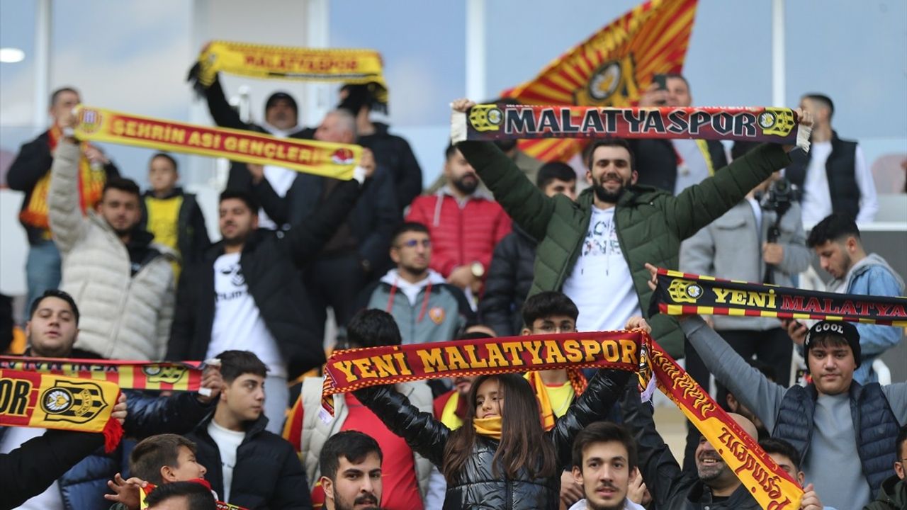 Yeni Malatyaspor 665 Gün Sonra Taraftarıyla Buluştu