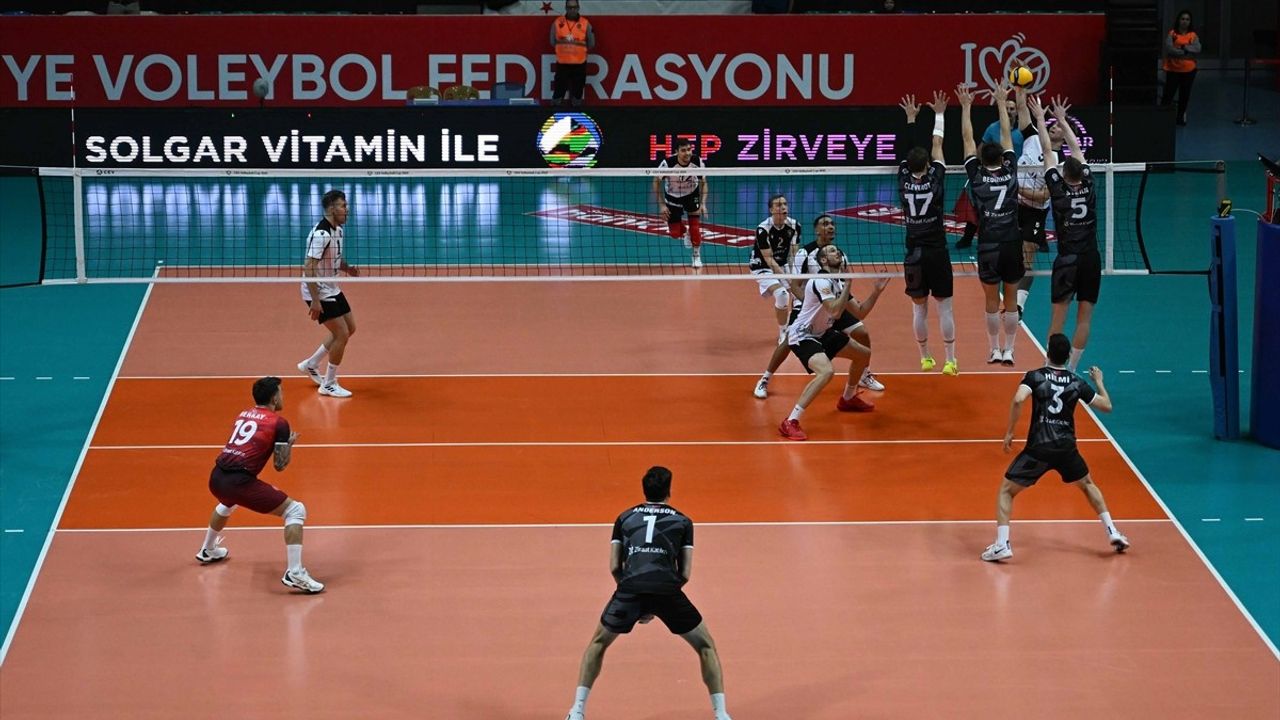 Ziraat Bankkart Erkek Voleybol Takımı, CEV Kupası'nda İleri Gidiyor