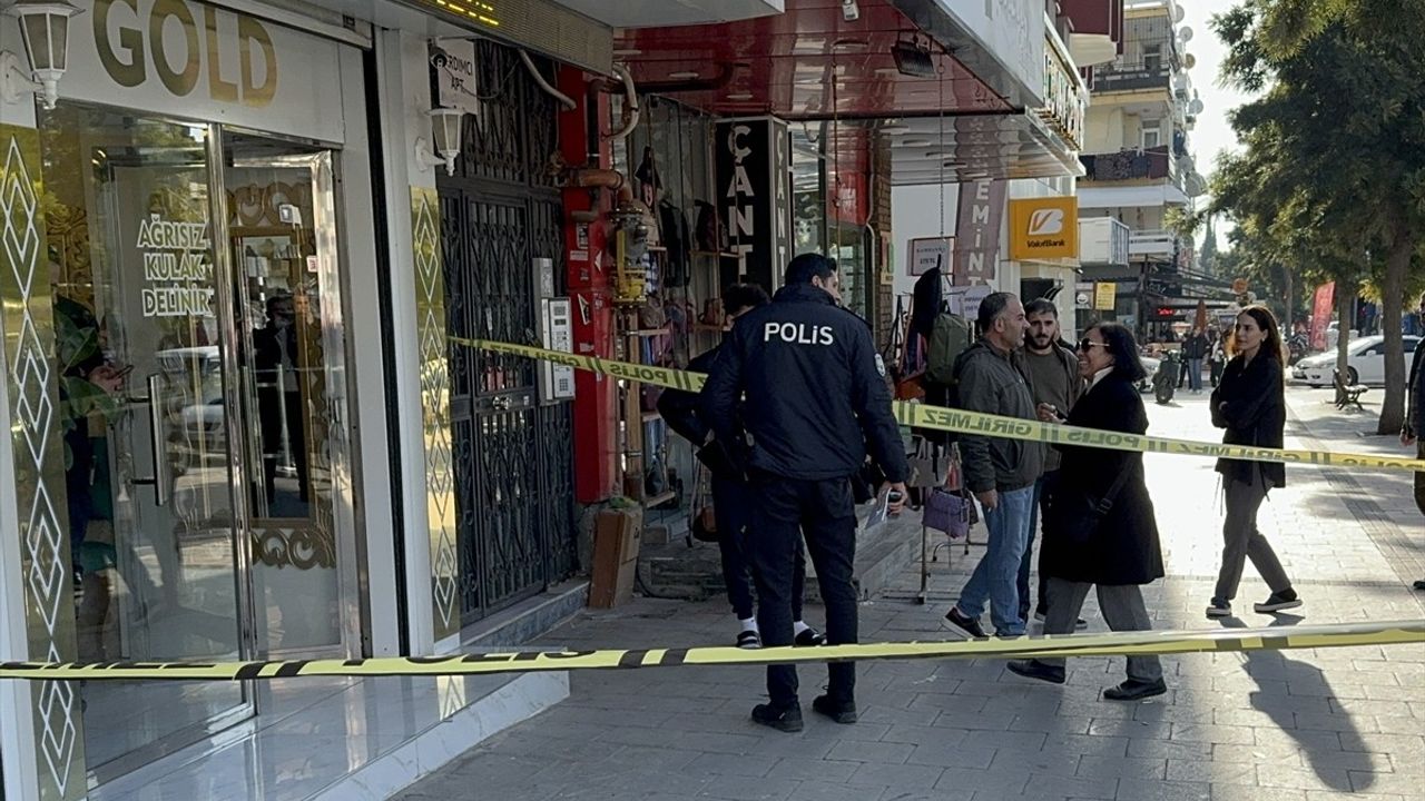 Adana'da Kuyumcu Soygunu: 3 Silahlı Zanlı Kaçtı