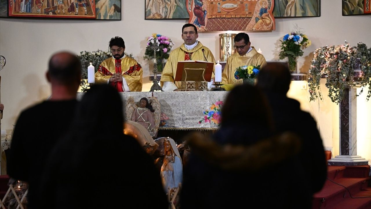 Adana'da Noel Ayini Coşkuyla Kutlandı