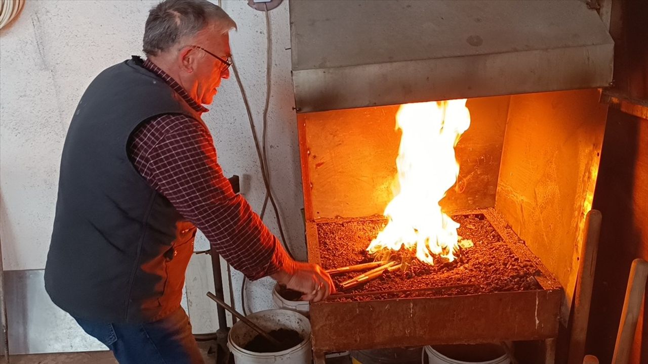 Afyonkarahisar'ın Demir Ustası Osman Sivrikaya