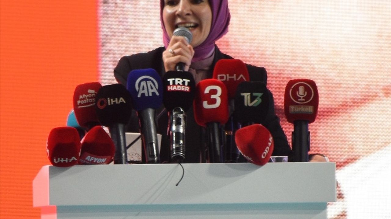 AK Parti Afyonkarahisar Kongresi'nde Türkiye'nin Geleceği Vurgulandı