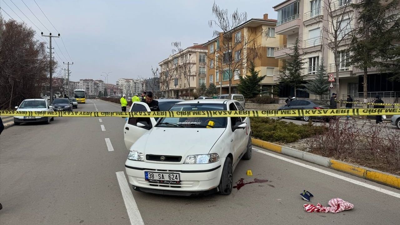 Aksaray'da Bıçaklı Kavga: Bir Kişi Ağır Yaralandı