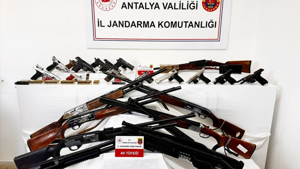 Alanya'da Uyuşturucu ve Silah Kaçakçılığına Operasyon