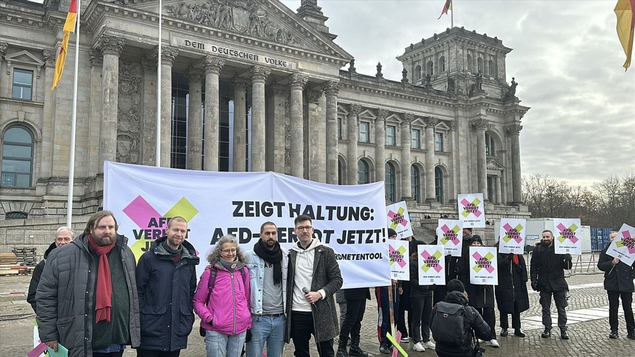 Almanya'da AfD'nin Yasaklanması İçin STK'lardan Çağrı