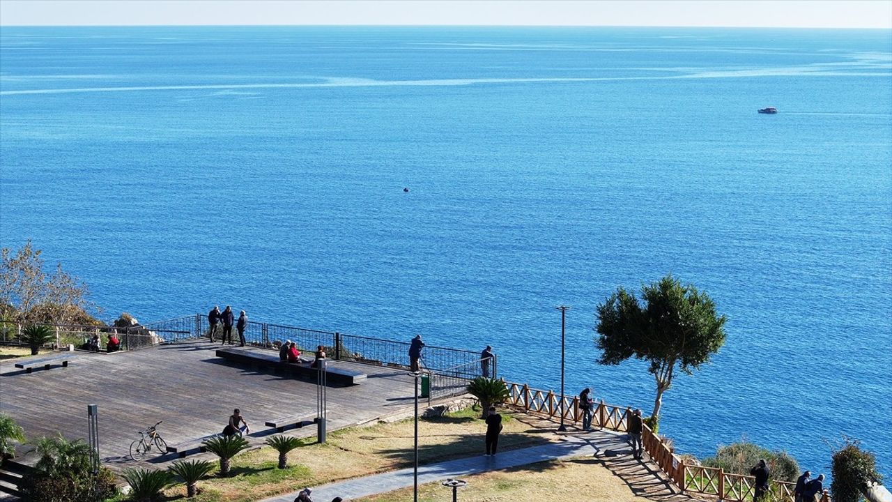 Antalya'da Bahar ve Kışın Bir Arada Keyfi