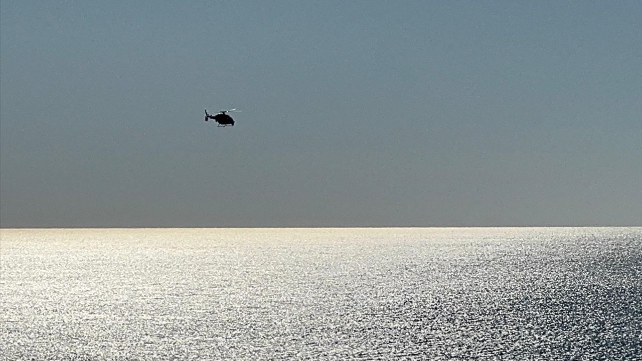 Antalya'da Falezlerden Denize Düşen Genç İçin Arama Çalışmaları Devam Ediyor