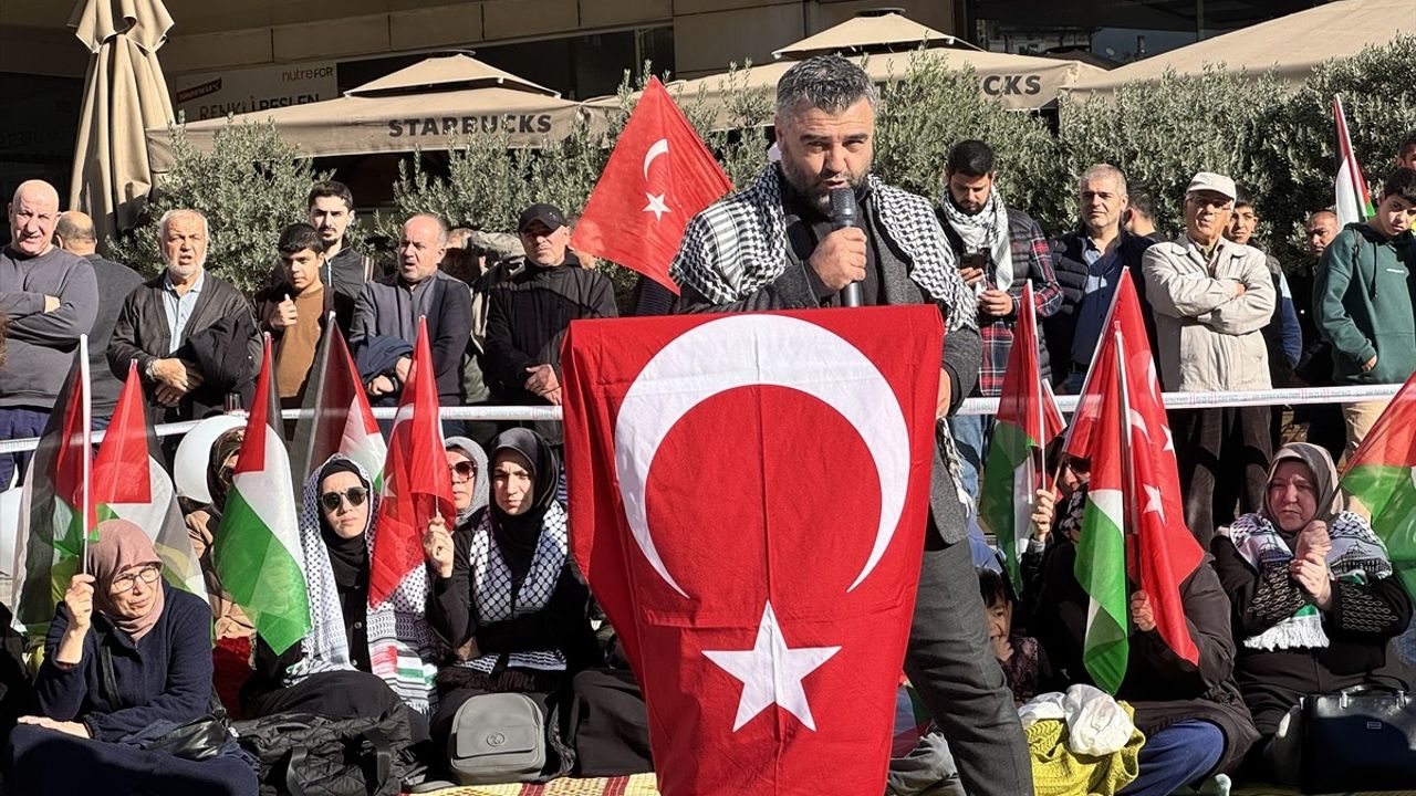 Antalya'da Filistin İçin Protesto Gösterisi