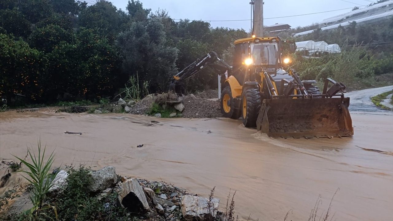 Antalya'da Kar ve Yağmur Etkisi Sürüyor