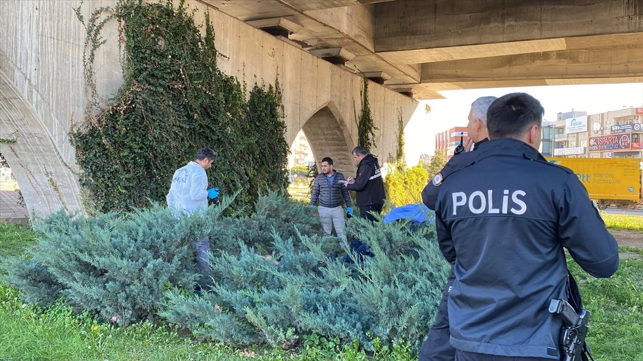 Antalya'da Üst Geçitte Bulunan Ceset Olayı