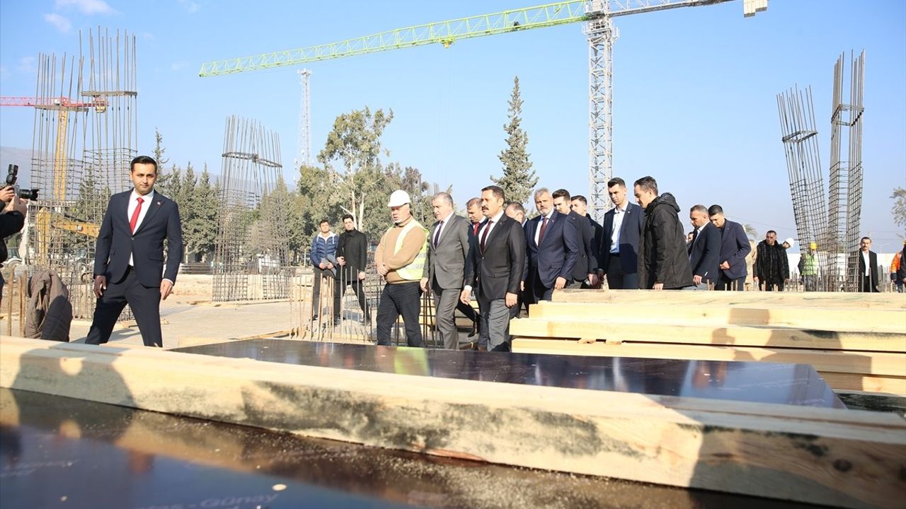 Bakan Bak, Hatay'da Yurt İnşaatını İnceledi