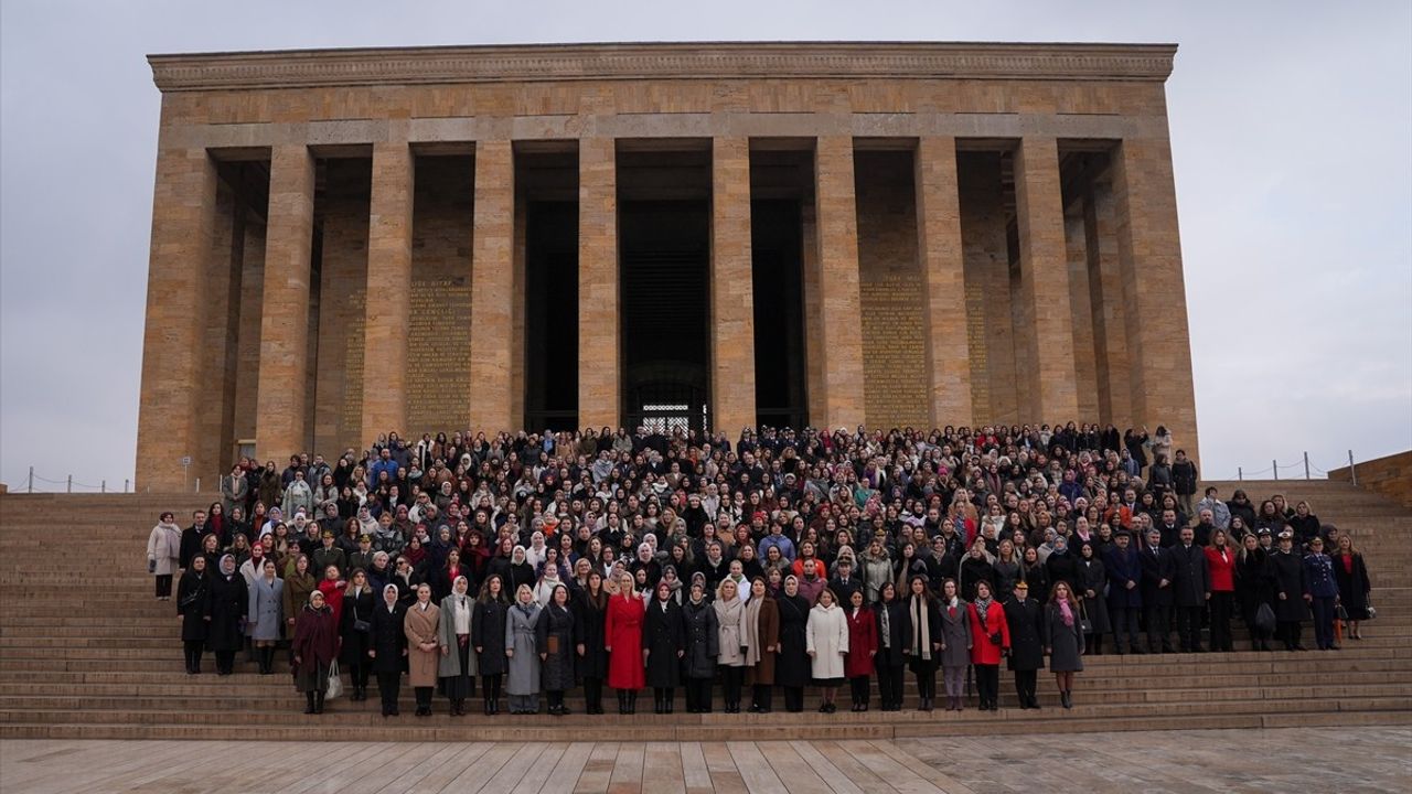 Bakan Göktaş, Türk Kadınına Seçme Hakkının 90. Yıl Dönümünü Anıtkabir'de Kutladı