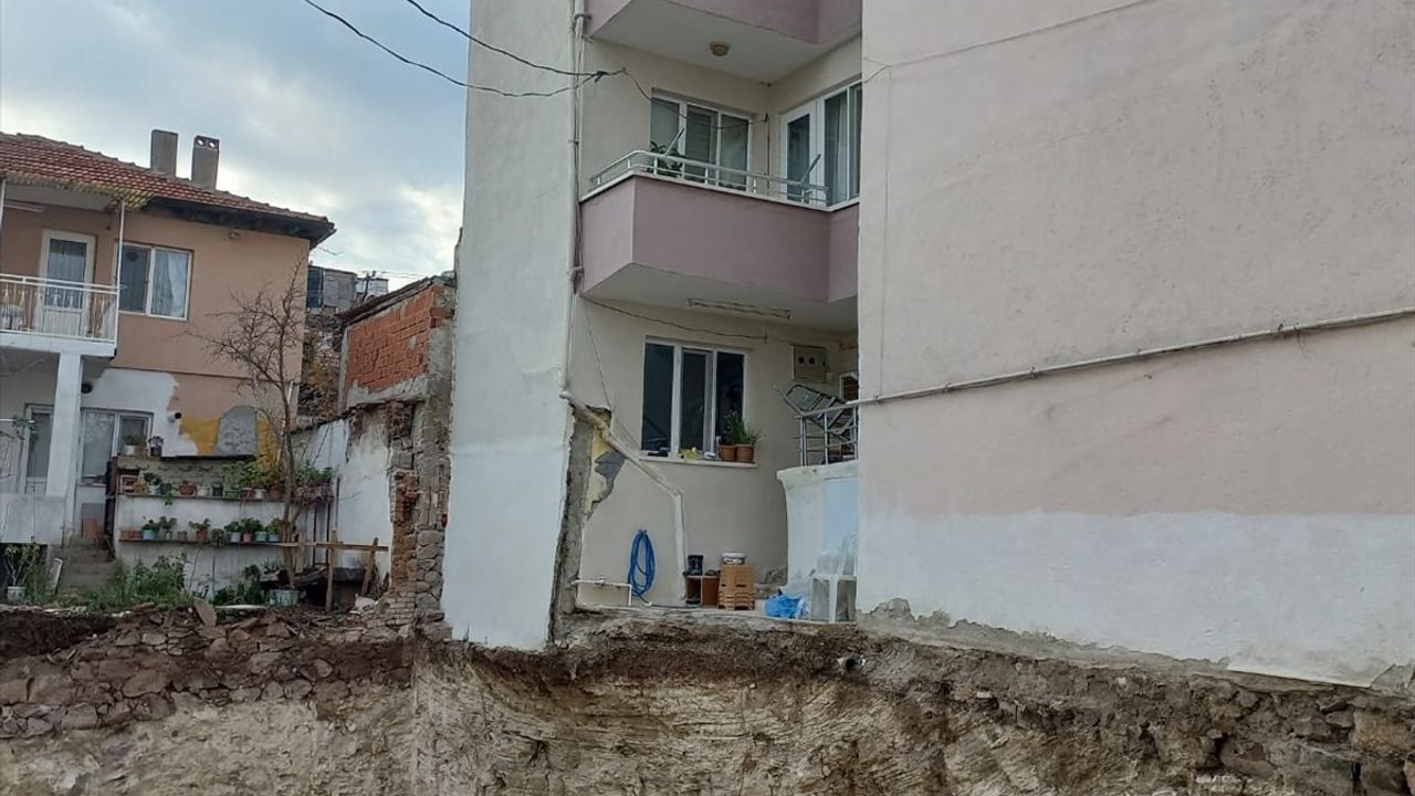 Balıkesir'de İnşaat Alanında Çökme Olayı