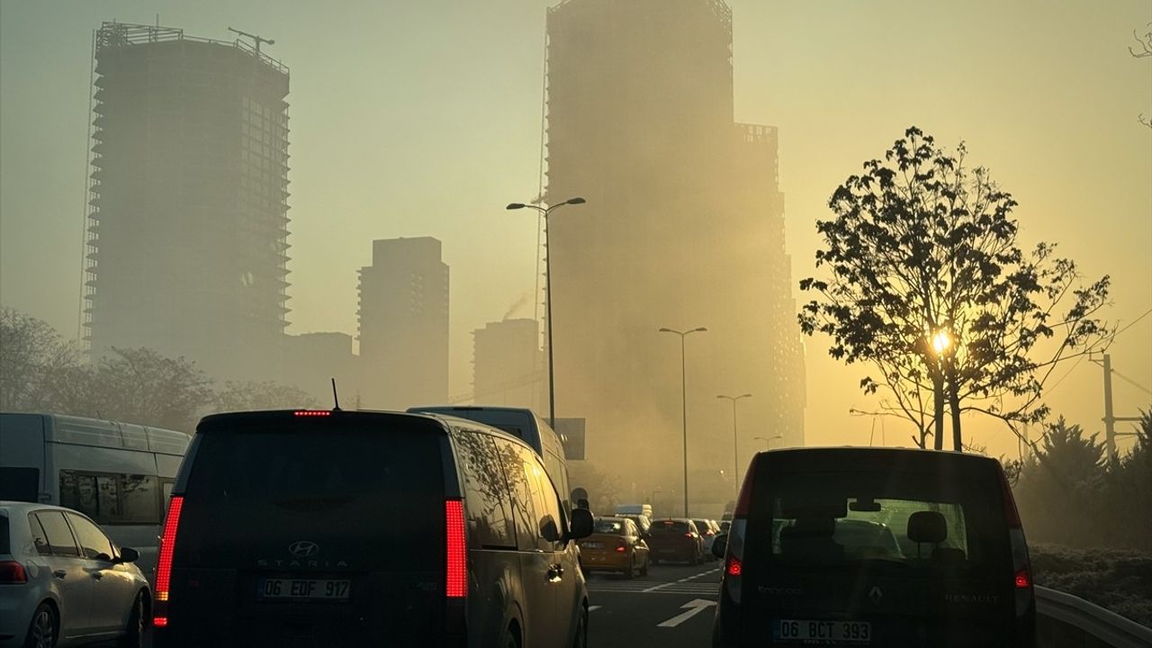 Başkentte Görüş Mesafesini Düşüren Yoğun Sis