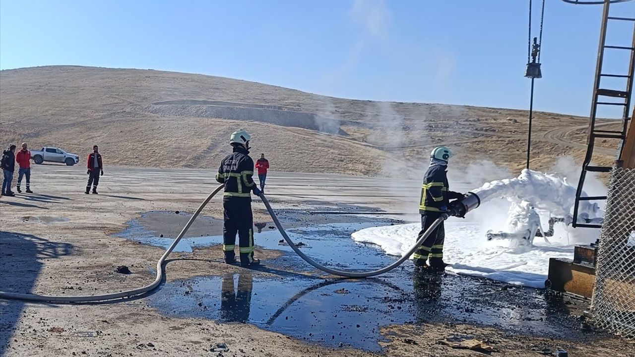 Batman'daki Petrol Kuyusunda Çıkan Yangın İtfaiye Tarafından Kontrol Altına Alındı