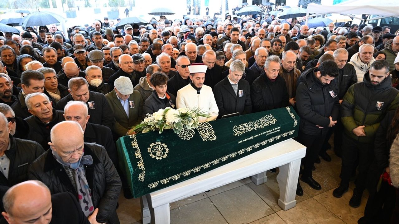 Beykoz'da Trafik Tartışması: Mimar Turgut Toydemir'in Cenazesi Defnedildi