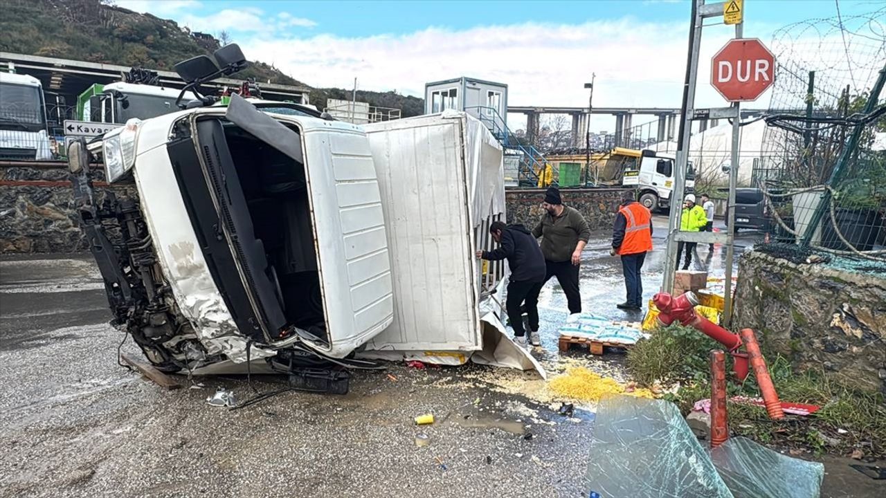 Beykoz'daki Kamyonet Kazasında İki Yaralı