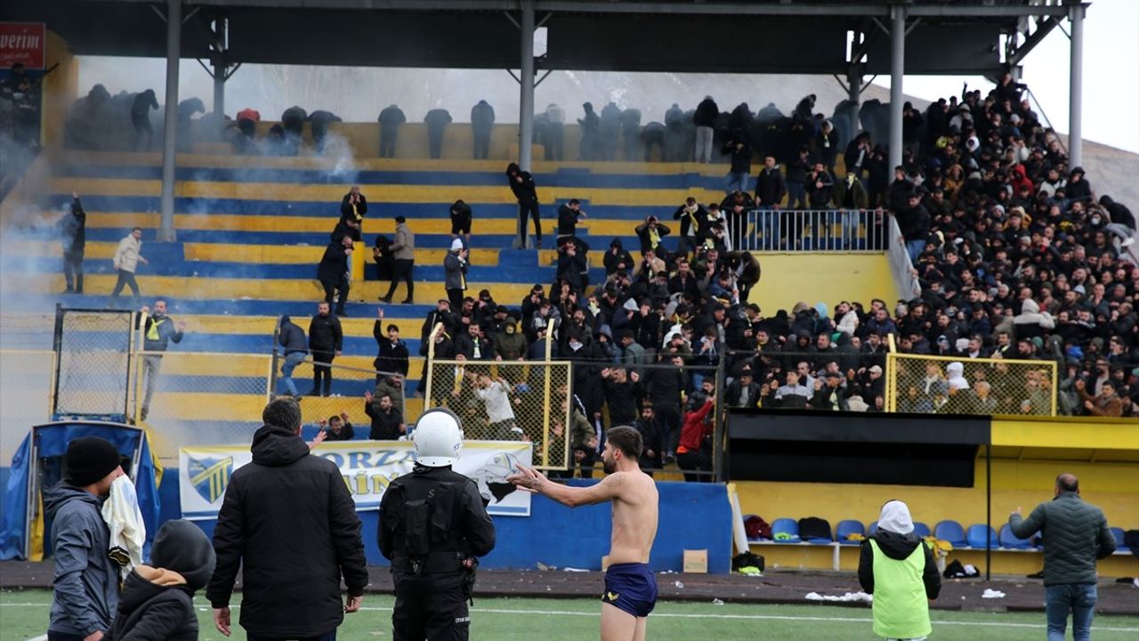 Bitlis'te Amatör Lig Maçında Kavga Çıktı