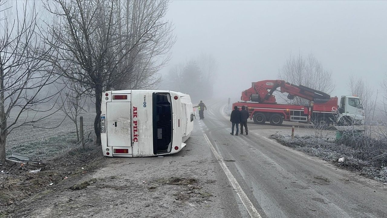 Bolu'da Servis Midibüsü Devrildi: 9 Yaralı