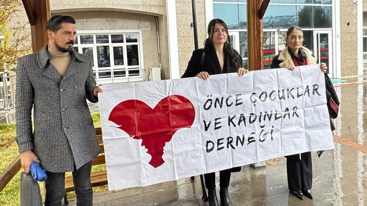 Burdur'da Kadın Cinayeti Davası: 9 Sanığın Yargılanması Başladı