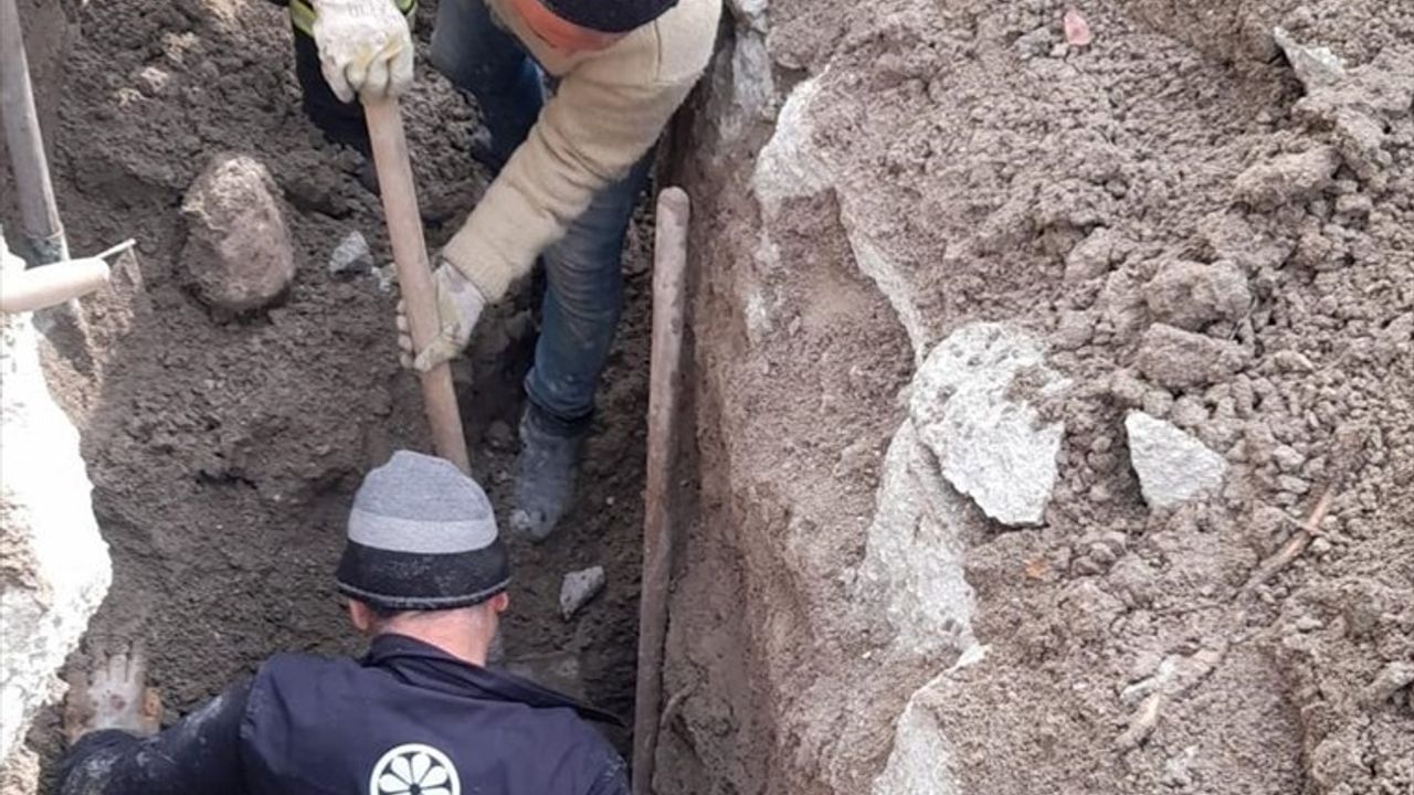 Burdur'da Toprağa Gömülen İşçi İtfaiye Ekiplerince Kurtarıldı