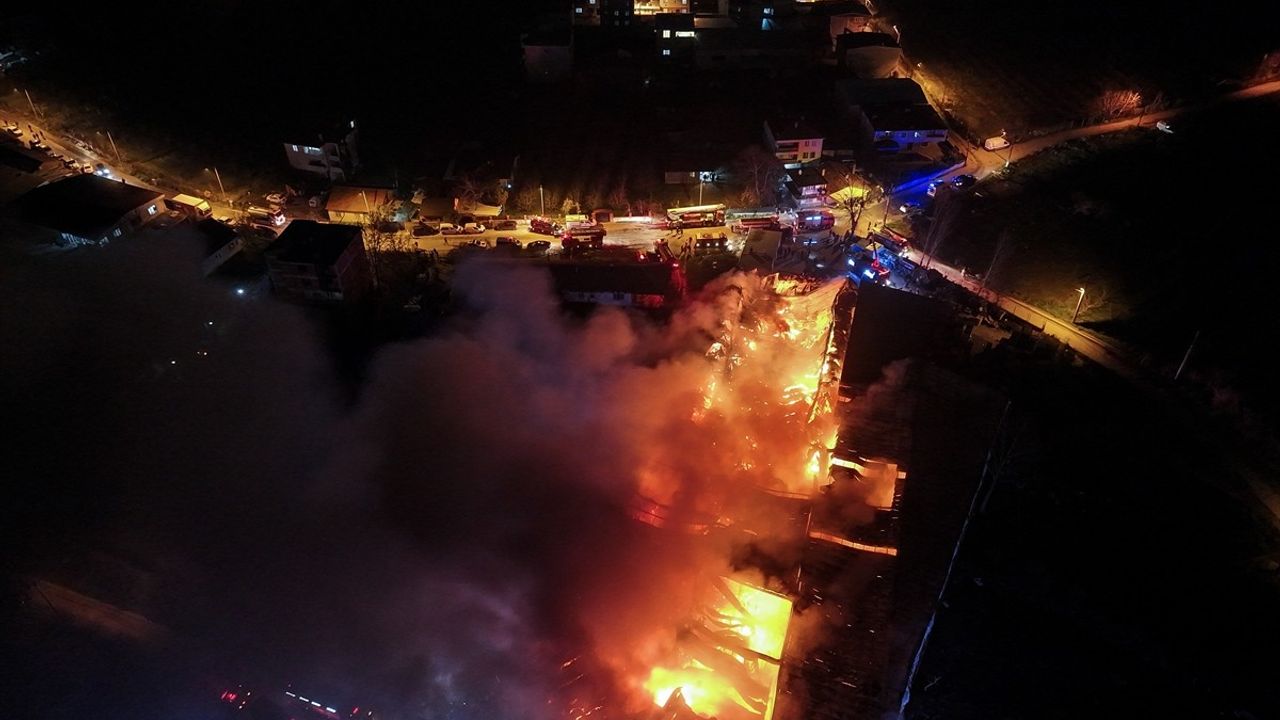 Bursa'da Gıda Deposunda Yangın Kontrol Altına Alındı