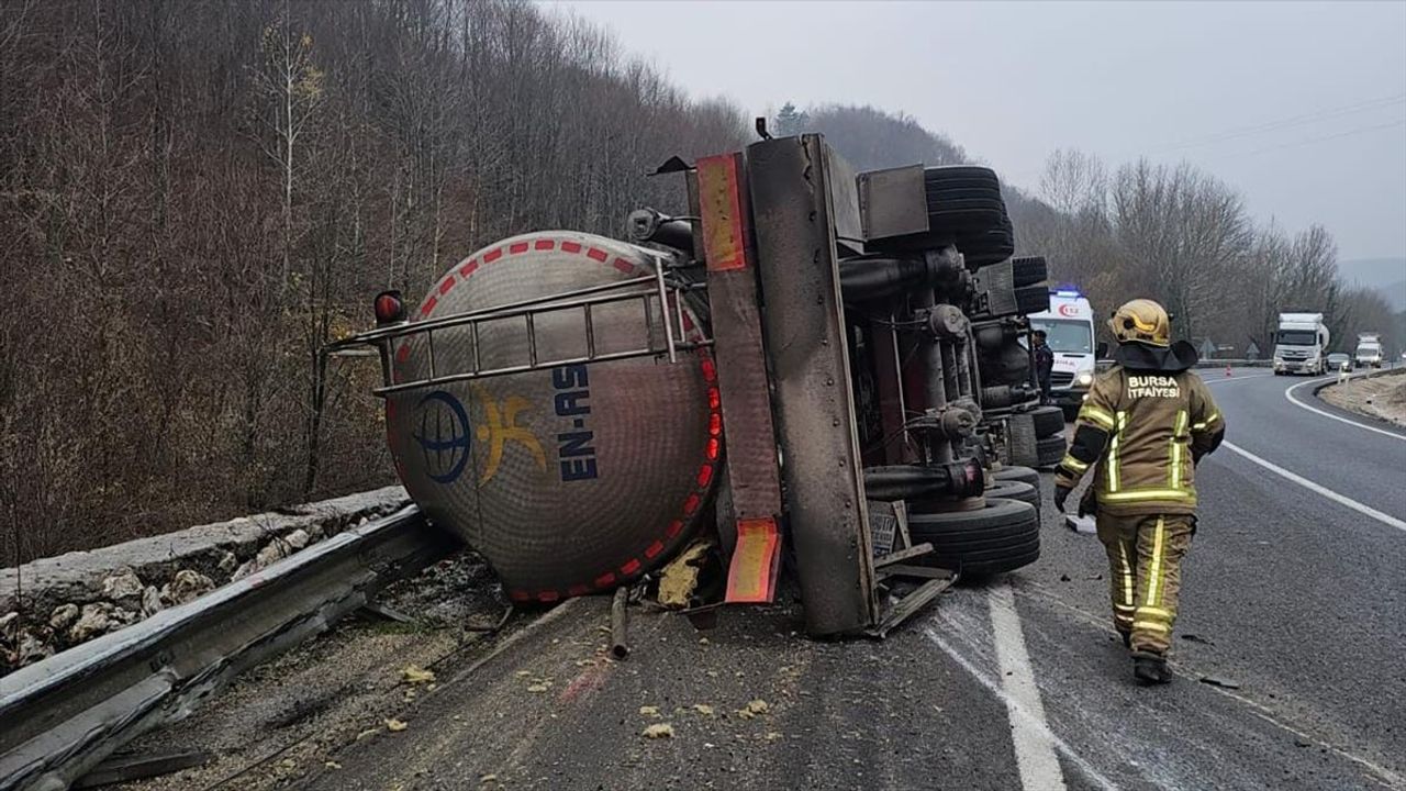 Bursa'da Kimyasal Madde Yüklü Tanker Kazası: Sürücü Hayatını Kaybetti