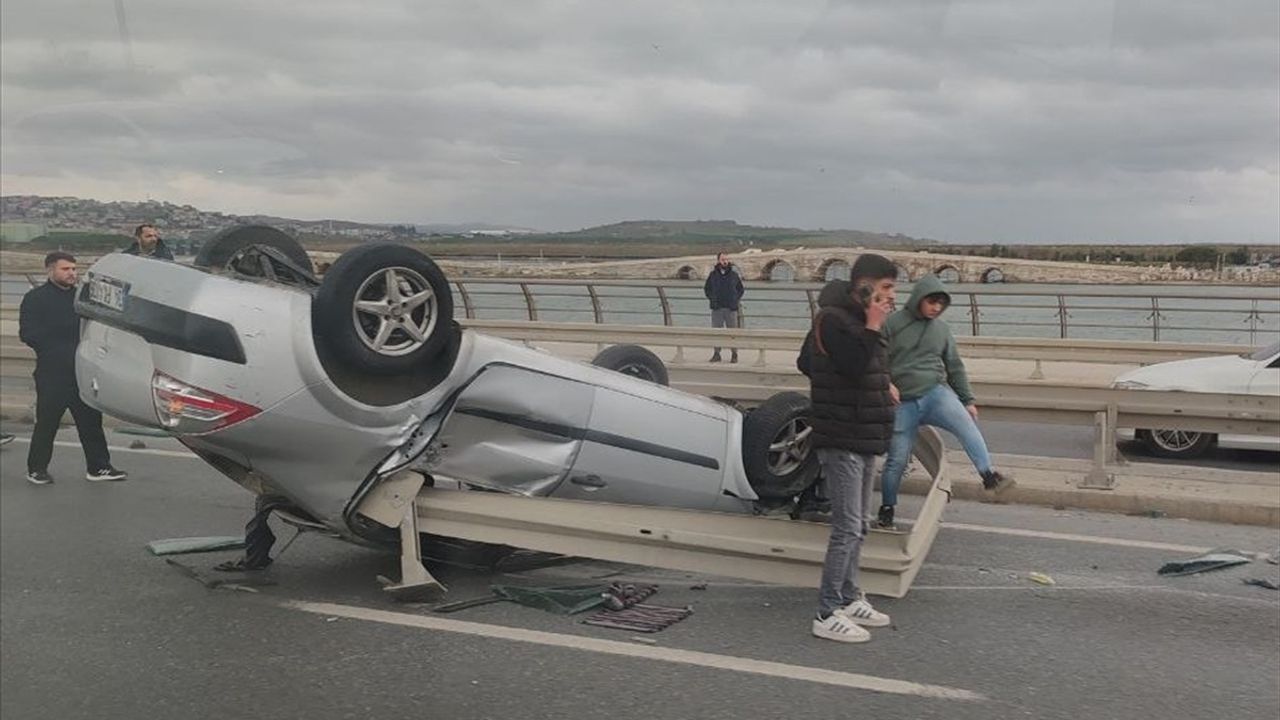 Büyükçekmece'de Otomobilin Takla Attığı Kaza