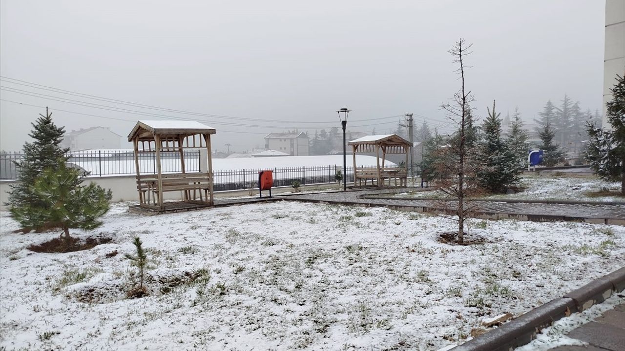 Çankırı'da Kar Yağışı Etkisini Artırıyor