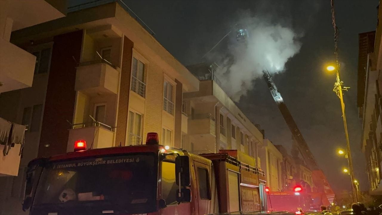 Çekmeköy'de Apartman Yangını Kontrol Altına Alındı