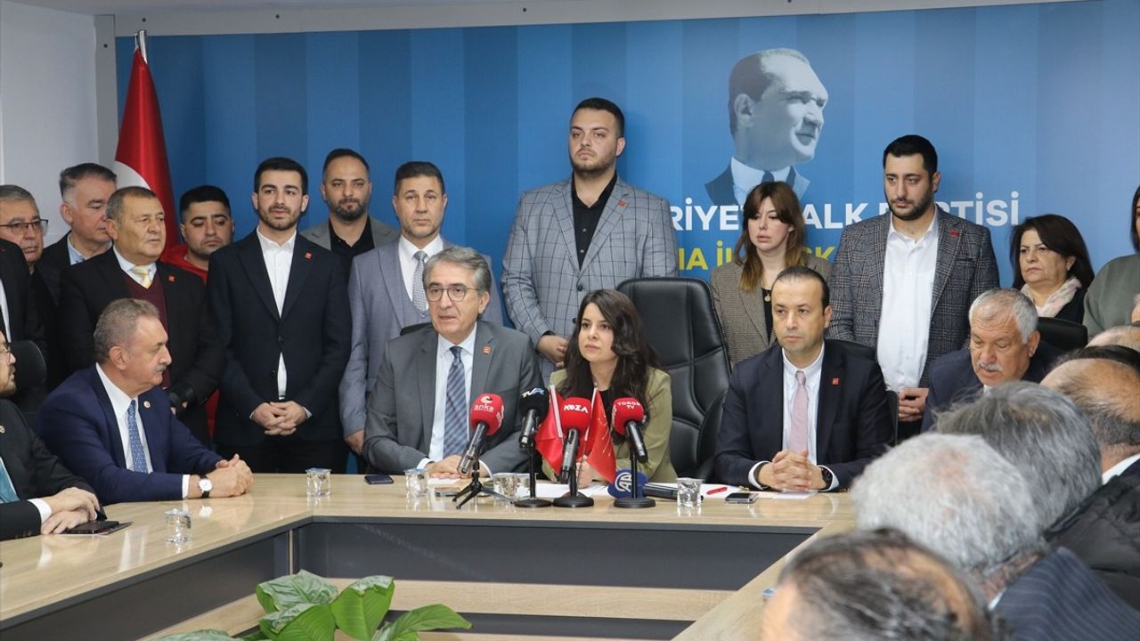 CHP Genel Başkan Yardımcıları Adana'da Ekonomi Üzerine Görüşmeler Yaptı