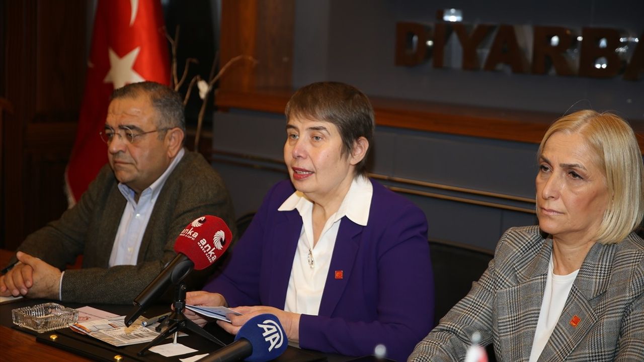 CHP Genel Başkan Yardımcısı Zeliha Aksaz Şahbaz Diyarbakır'da Partililerle Bir Araya Geldi