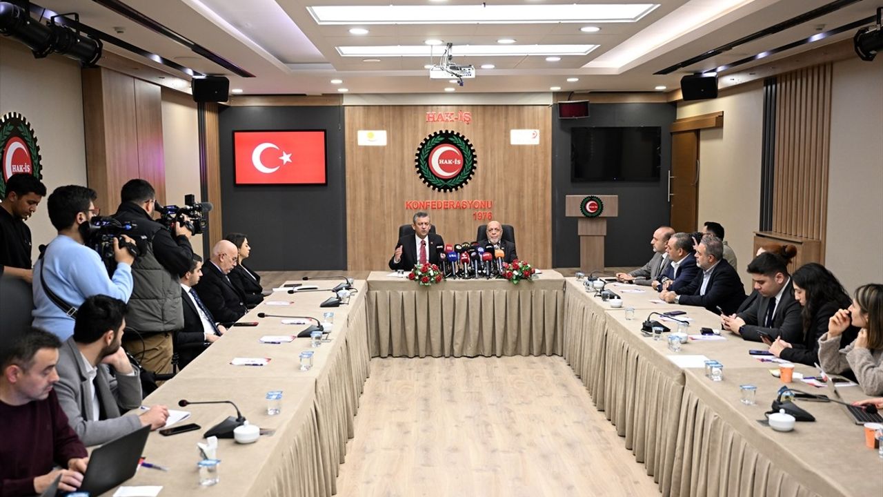 CHP Genel Başkanı Özgür Özel'den HAK-İŞ Ziyareti ve Asgari Ücret Eleştirisi