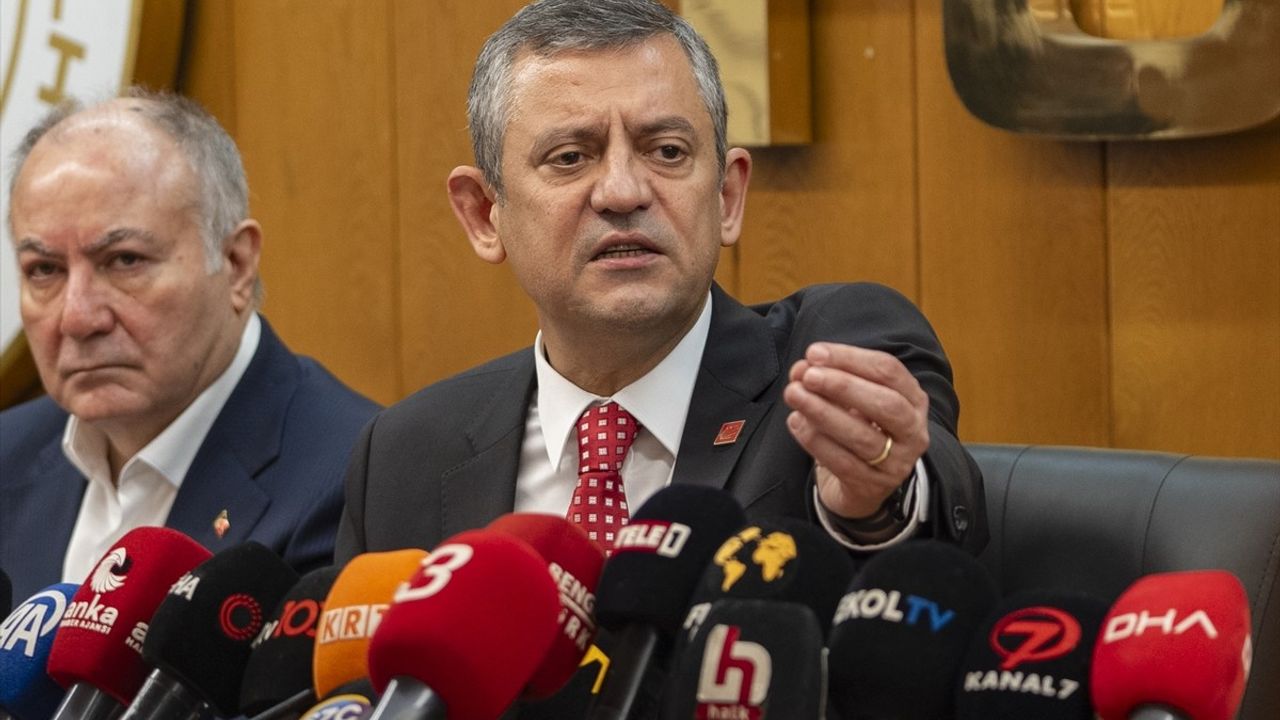 CHP Genel Başkanı Özgür Özel, TÜRK-İŞ'i Ziyaret Etti