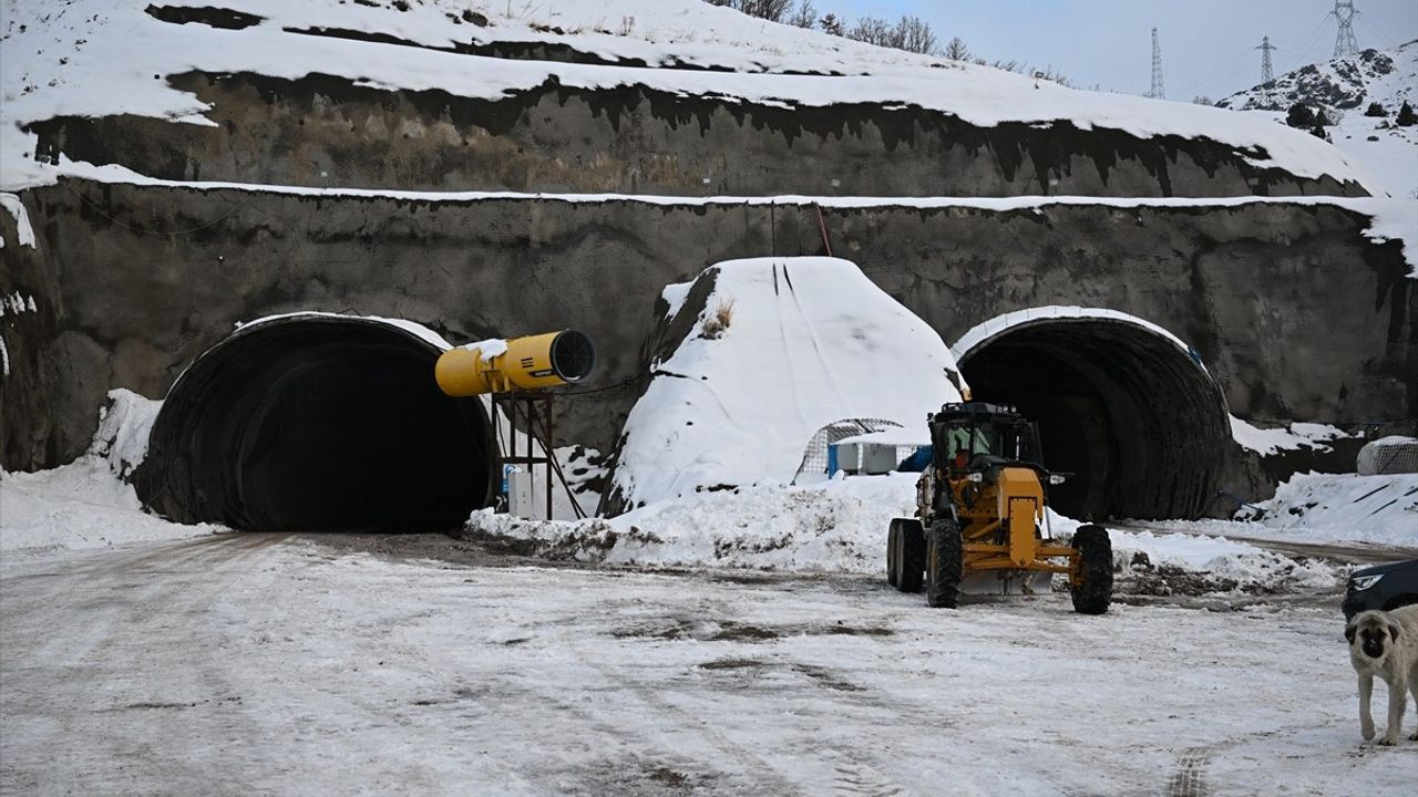 Çirişli Tüneli İncelemesi: Erzurum ve Bingöl Valileri Ortak Görüşme Gerçekleştirdi