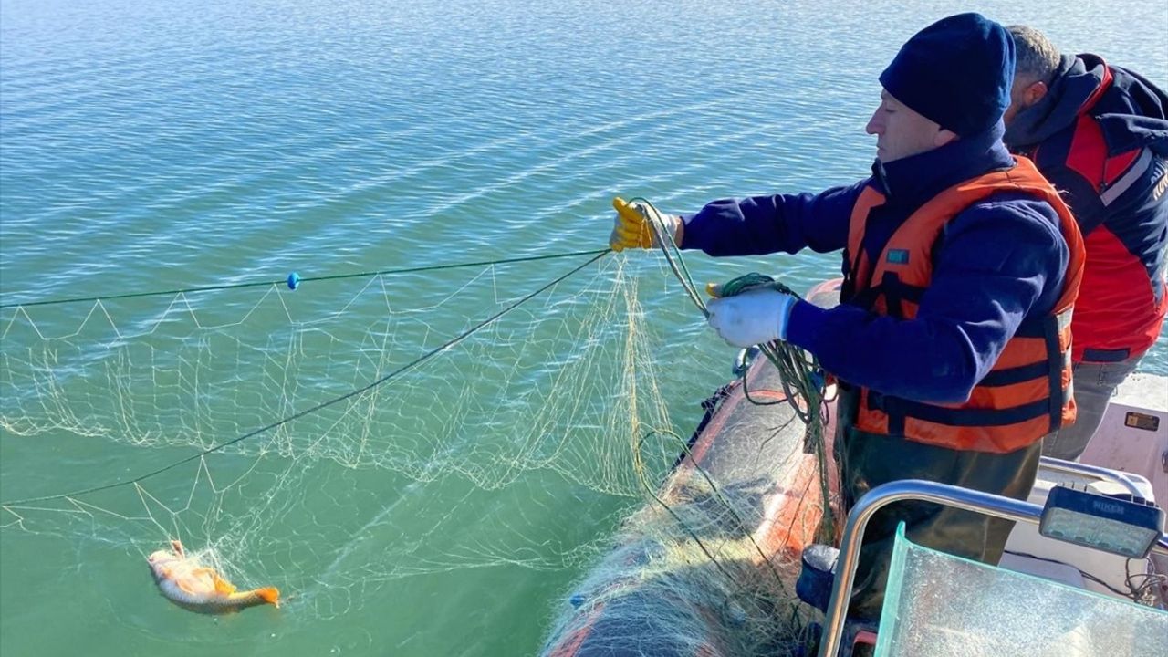 Çorum'da Kaçak Avcıların Bıraktığı 4 Bin Metrelik Ağ Temizlendi