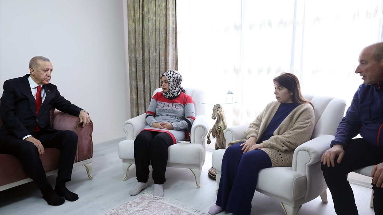 Cumhurbaşkanı Erdoğan, Balıkesir'deki Patlama Sonrası Aileleri Ziyaret Etti