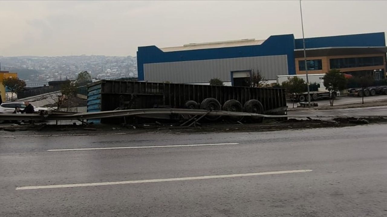 D-100 Kara Yolunda Tır Kazası Sonrası Ulaşımda Aksamalar