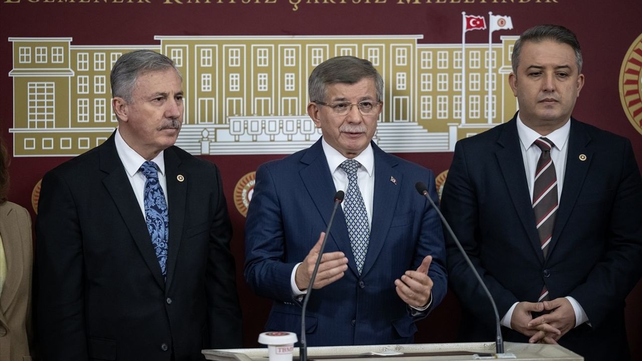 Davutoğlu'ndan Suriye Meselesine Dikkat Çekici Açıklamalar