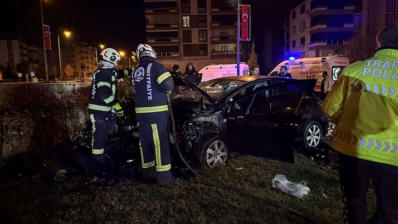 Denizli'de Trafik Kazası: 1 Ölü, 1 Yaralı