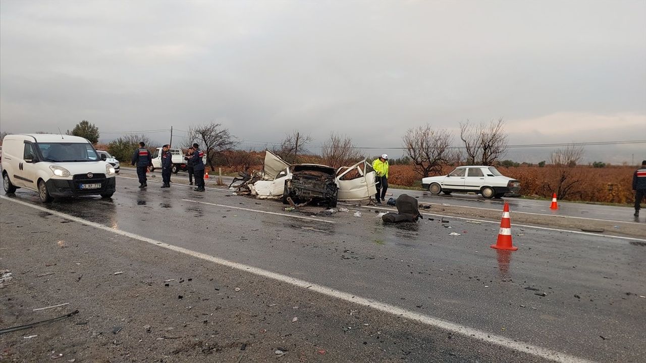 Denizli'de Trafik Kazası: Üç Kişi Hayatını Kaybetti