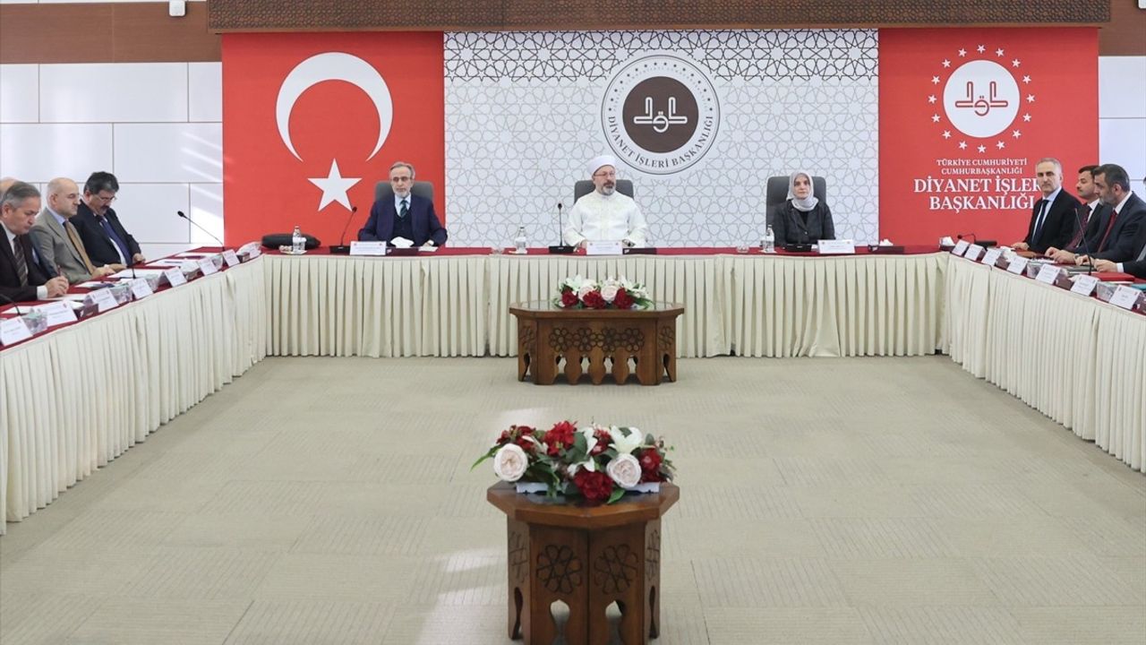 Diyanet İşleri Başkanı Ali Erbaş'tan Çocuklara Yönelik Din Eğitimi Açıklamaları