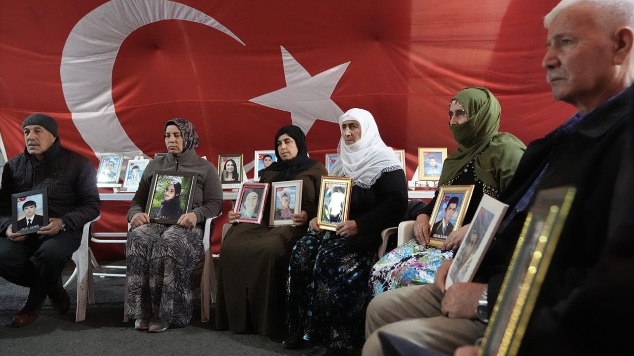 Diyarbakır Anneleri Evlatları İçin Nöbette