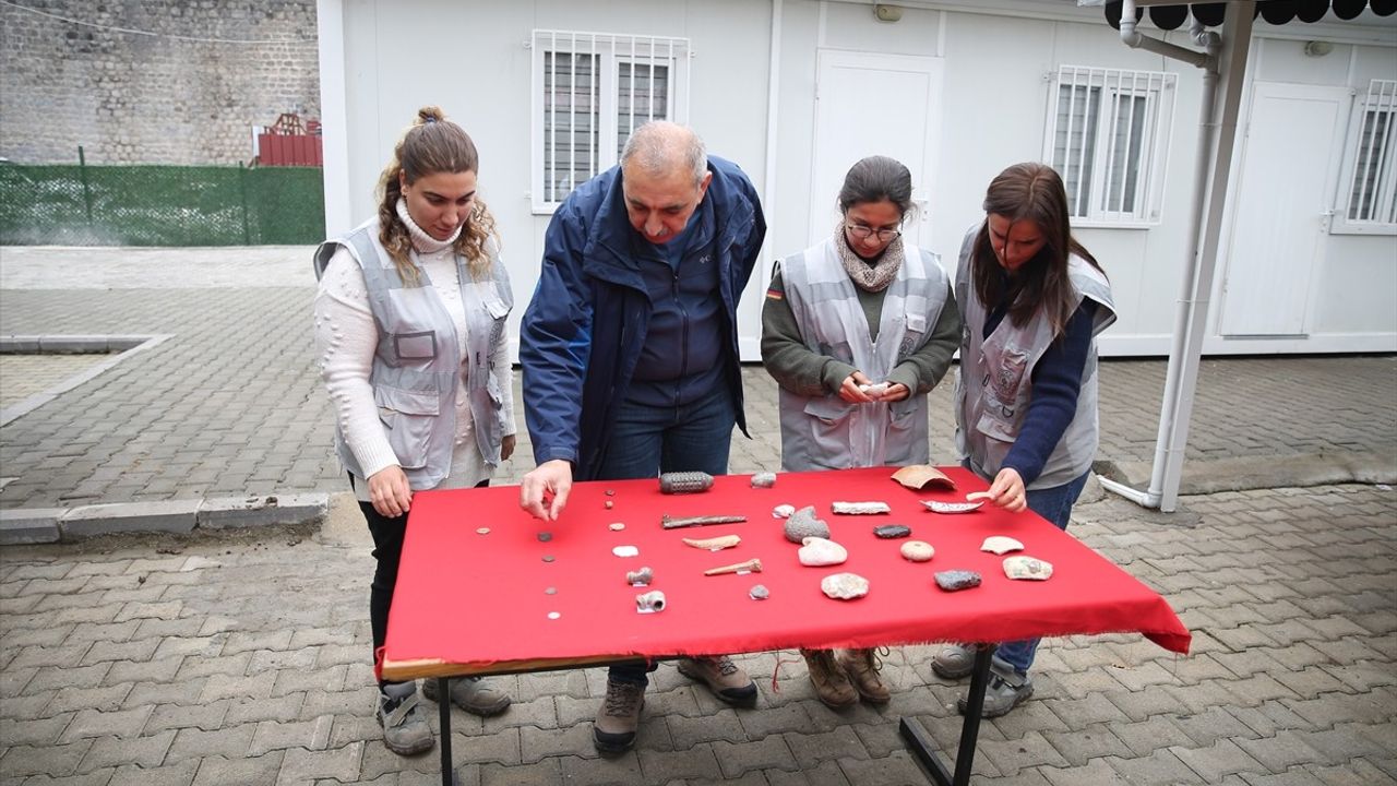 Diyarbakır'da Amida Höyük'te Tarihi Sikke Bulundu