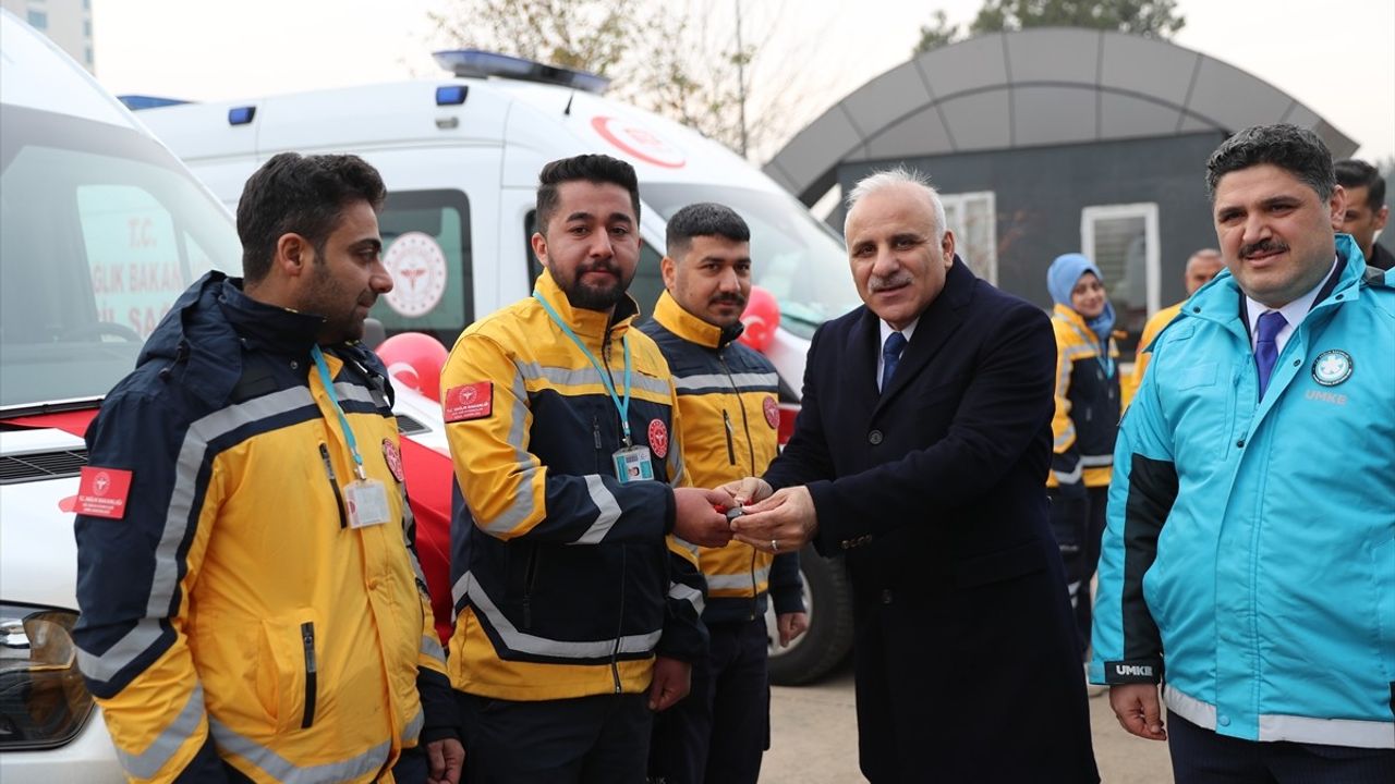 Diyarbakır'da Yeni Ambulans ve UMKE Araçları Hizmete Alındı