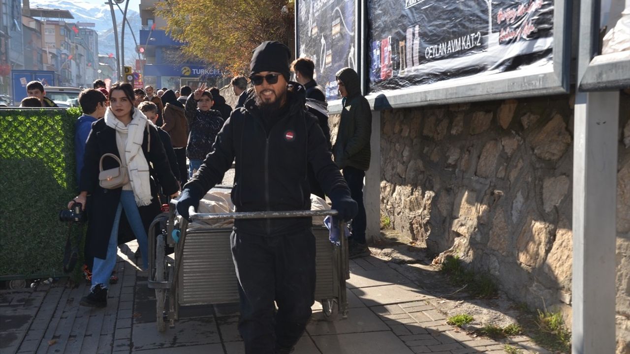 Dünyayı Yürüyerek Gezen Japonyalı Gezgin Türkiye'de